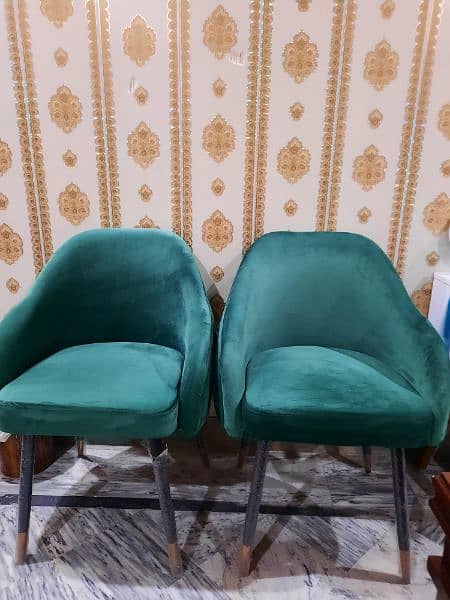 2 chairs, dressing table, round mirror & stool 1