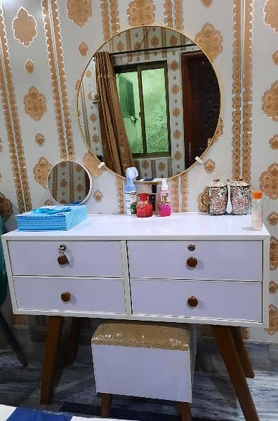 2 chairs, dressing table, round mirror & stool 7