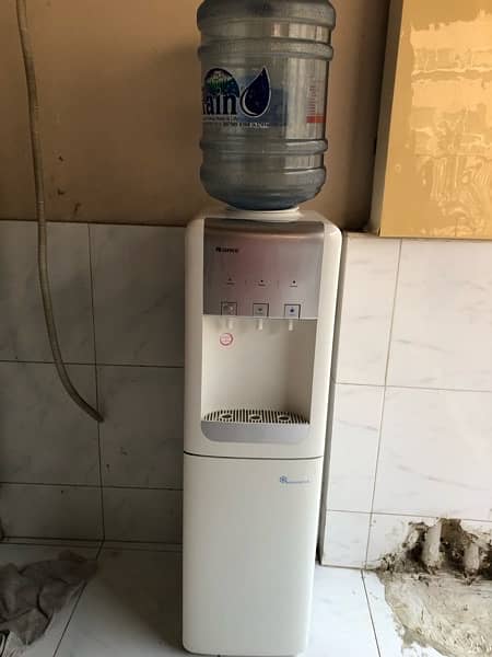 Gree Water Dispenser 1