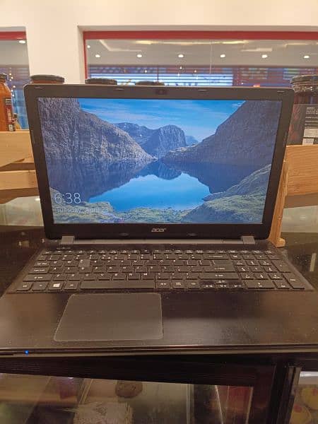 Acer i3 4th generation laptop, 8 gb ram and 128 ssd. 2gb itel graphic. 5
