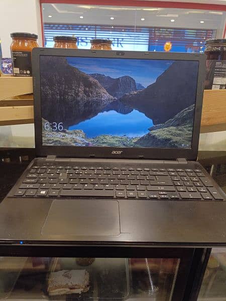 Acer i3 4th generation laptop, 8 gb ram and 128 ssd. 2gb itel graphic. 6