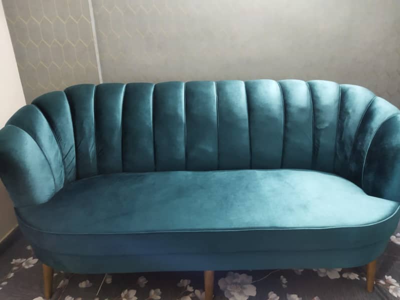 Urgent sale of sofa set 0