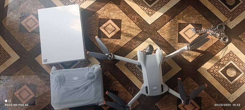 Dji mini 3 almost new flown once with 1 year warranty and 128gb SD 2