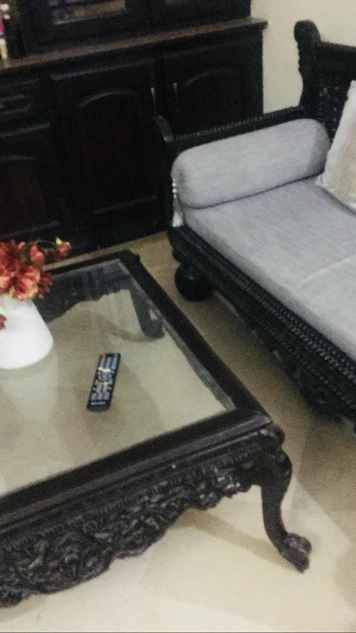 Chiniot Sofa set with table 1