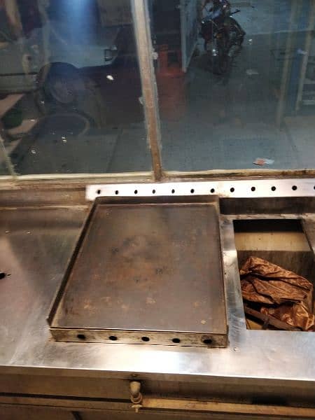 steel conuter urgent sale with 2items friar and gas sistem 5