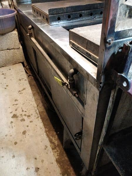 steel conuter urgent sale with 2items friar and gas sistem 8