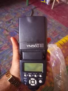YN560III flash gun