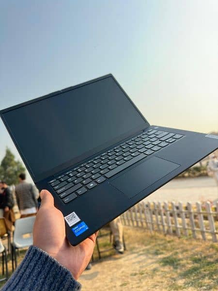 Lenovo V14 0