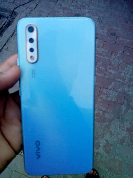 vivo s1 4gb 128gb corner brack 3