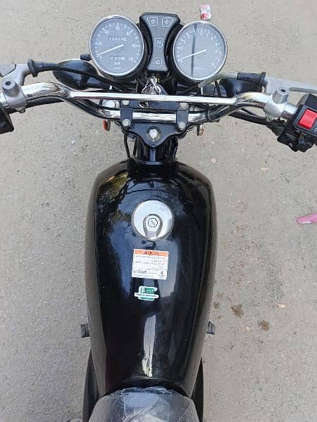 Rs. 170000
Suzuki 150cc Model 2015 Karachi number
Complete documents 14