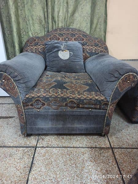 7 seater sofa. urgenty sale 2