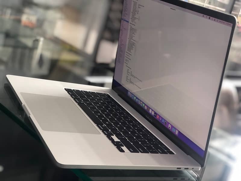 Macbook Pro 2019 16 inch 8
