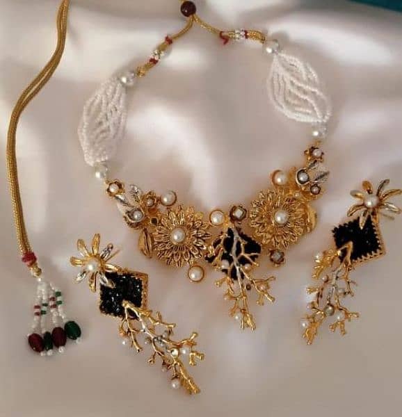 we deal antique jewellery collection dolman mall , luckyone 5