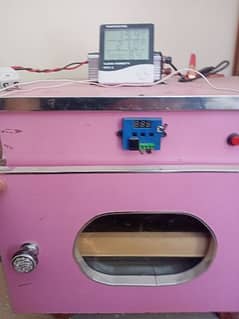 Incubater with humidaty shower and auto inverter