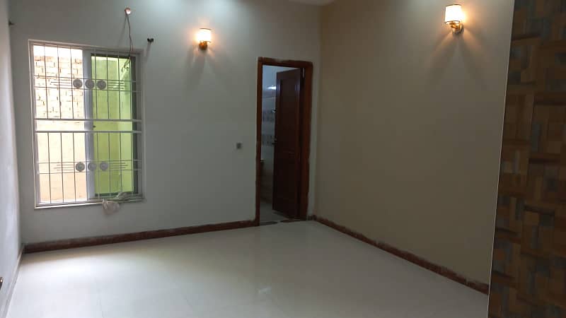 8 MARLA UPPER PORTION FOR RENT IN MILITARY ACCOUNTS COLLEGE ROAD LAHORE 2
