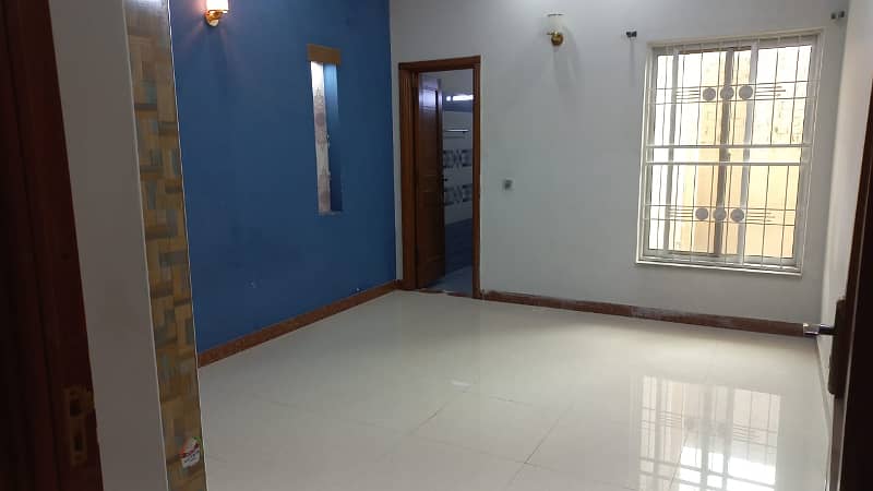 8 MARLA UPPER PORTION FOR RENT IN MILITARY ACCOUNTS COLLEGE ROAD LAHORE 7