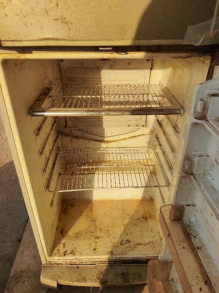 used dawlance refrigerator 5