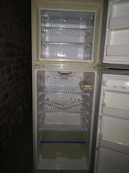 Dawlance refrigerator  10cuft 4