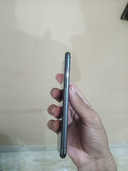 Xs max 10/10 condition 80% battery health with back cover 1