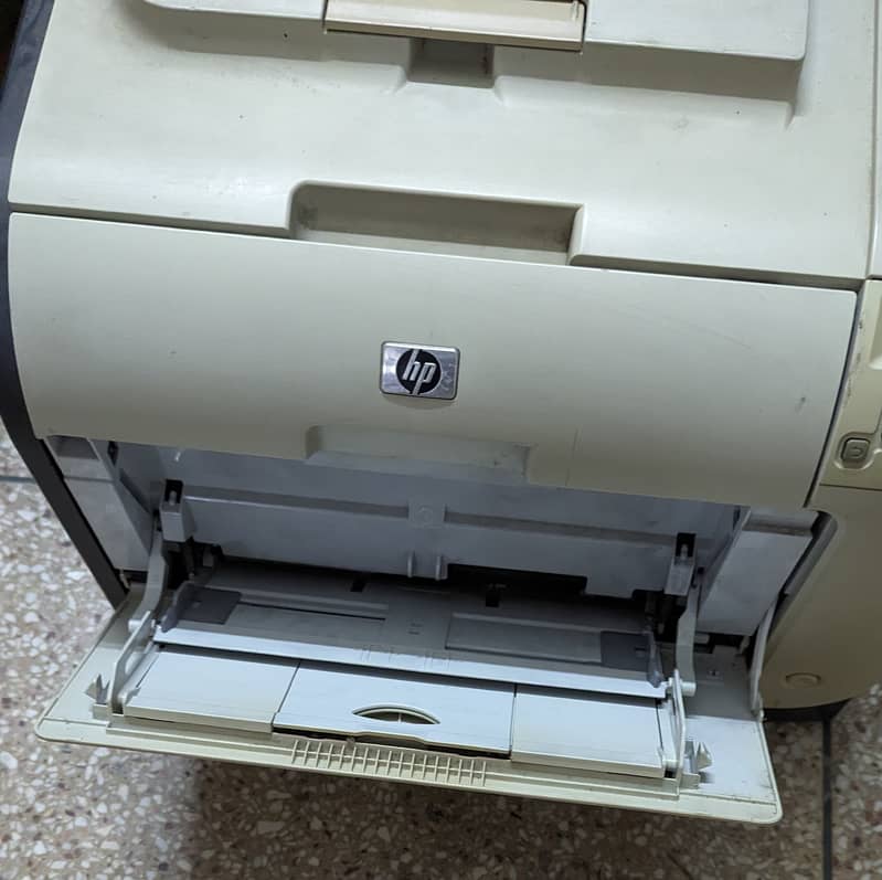 HP CP 2025 LaserJet Colour Printer Home Used with Cartridges 2