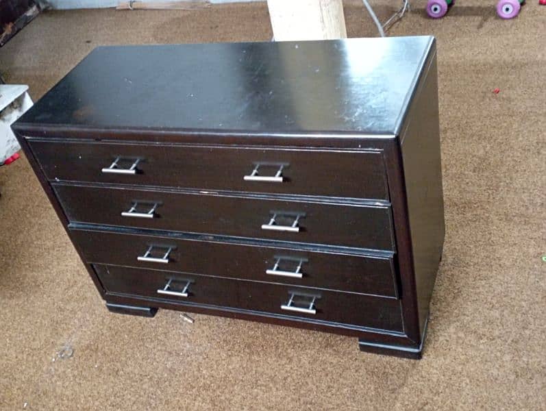 dressing table available 0