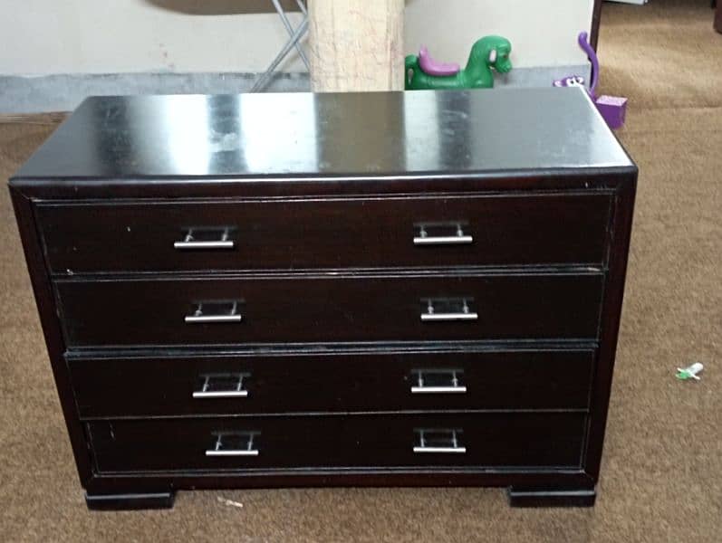 dressing table available 2