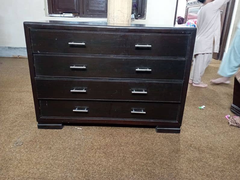 dressing table available 4