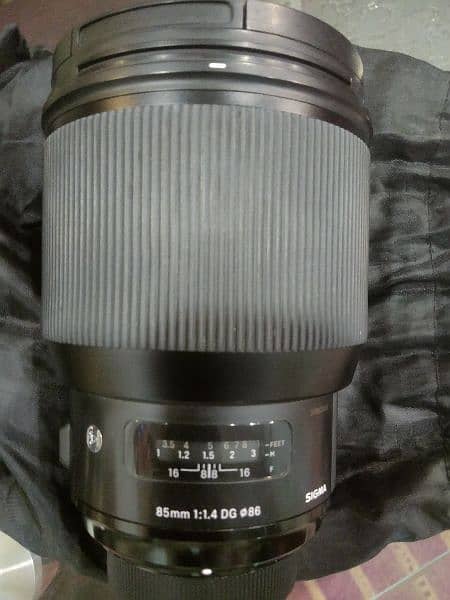 sigma Lance 85 mm 1.4 10 my 9 condition in dibba 2