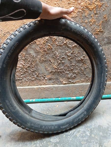 Honda 125 tyre 2 back and one frant 5