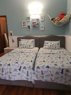 2 single beds 0