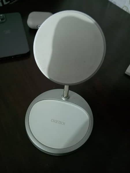 Apple wireless charger 1