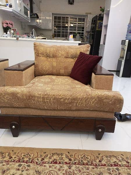 7 seater sofas in great condition in a reasonable price 1