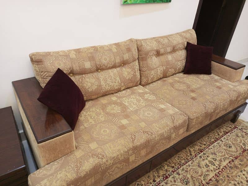 7 seater sofas in great condition in a reasonable price 2