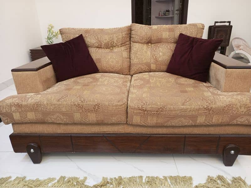 7 seater sofas in great condition in a reasonable price 3