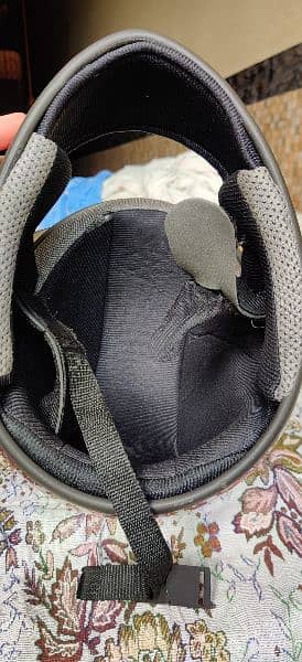 Helmet in brand new condition 3