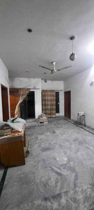1 KANAL UPPER PORTION FOR RENT IN PUNJAB SOCIETY PHASE TOW COLLEGE ROAD LAHORE 3