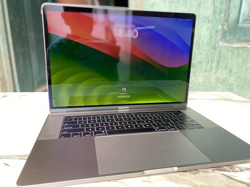 MacBook pro 2018 16/512 0