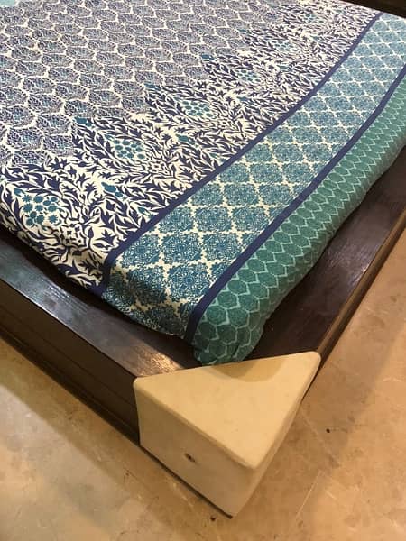 Complete Bedroom Set in Good Condition 3