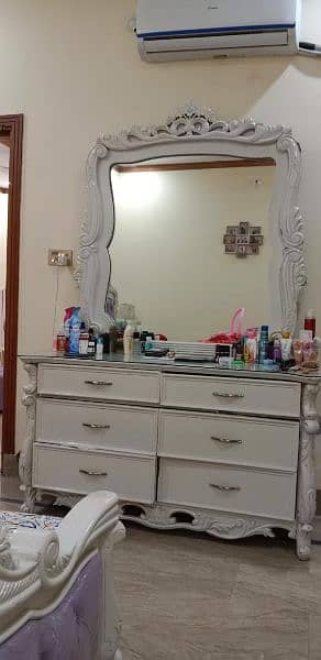 Mastar bed, dressing table, chairs and citi 1