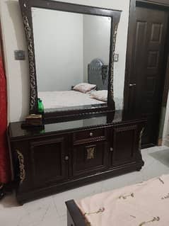 DRESSING TABLE WITH MIRROR &with 2 side tables
