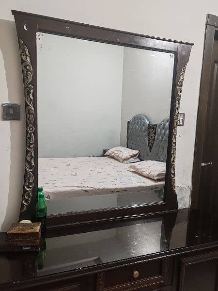 DRESSING TABLE WITH MIRROR &with 2 side tables 3