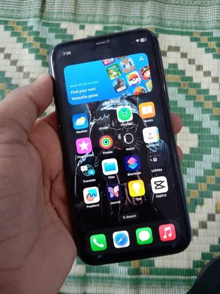 iphone 11 in balck colur without scratch 64 gb battery health 85 1