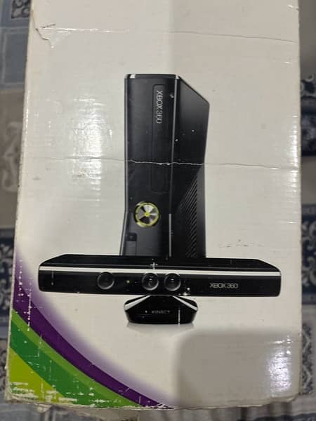 Xbox 360 with Kinect and 2 controllers 6