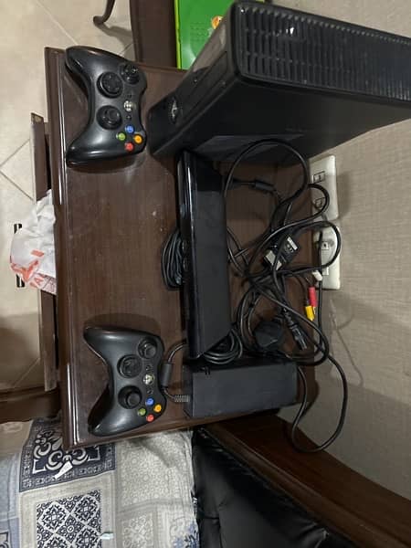 Xbox 360 with Kinect and 2 controllers 7