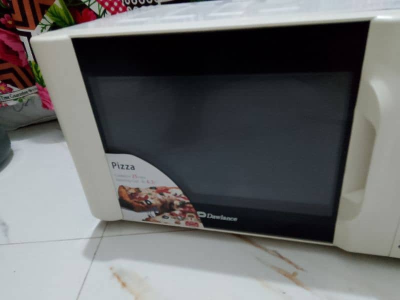 Dawlance microwave oven 1 day warrenty good condition md4 model 6