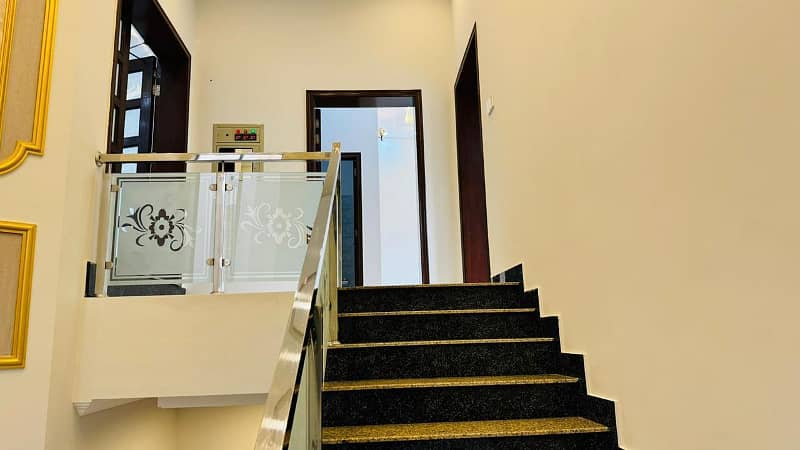 10 Mala Most Beautiful House For Sale In Jeewan City Sahiwal 1