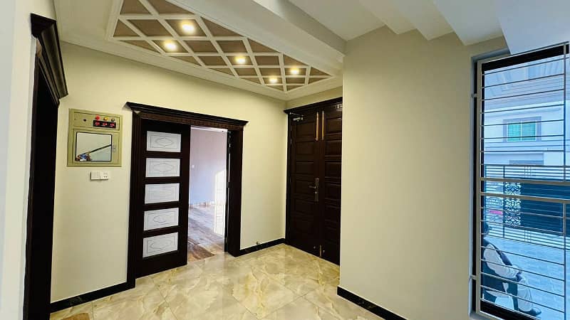 10 Mala Most Beautiful House For Sale In Jeewan City Sahiwal 2