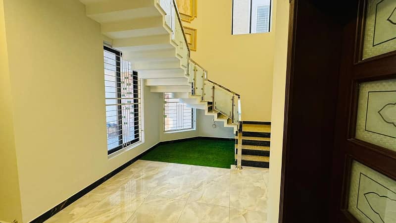 10 Mala Most Beautiful House For Sale In Jeewan City Sahiwal 3