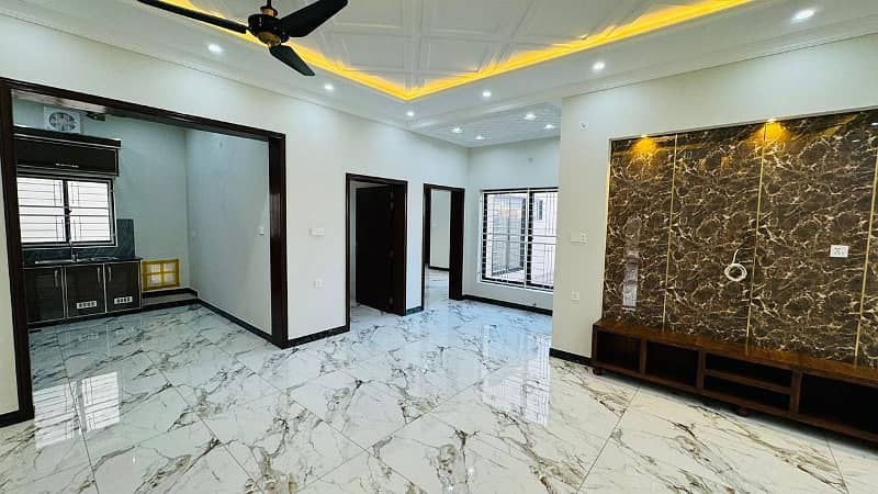 10 Mala Most Beautiful House For Sale In Jeewan City Sahiwal 15