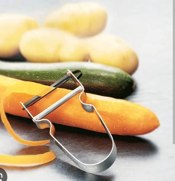 PEELER A KITCHEN TOOL FOR PEELING FRUITS AND VEGTABLES 4